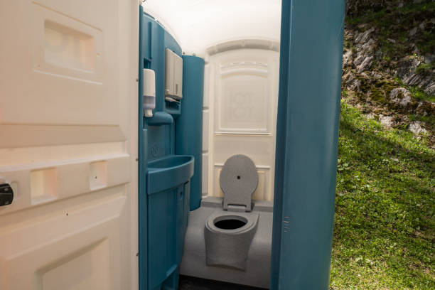 Best Porta potty rental near me  in Findlay, OH